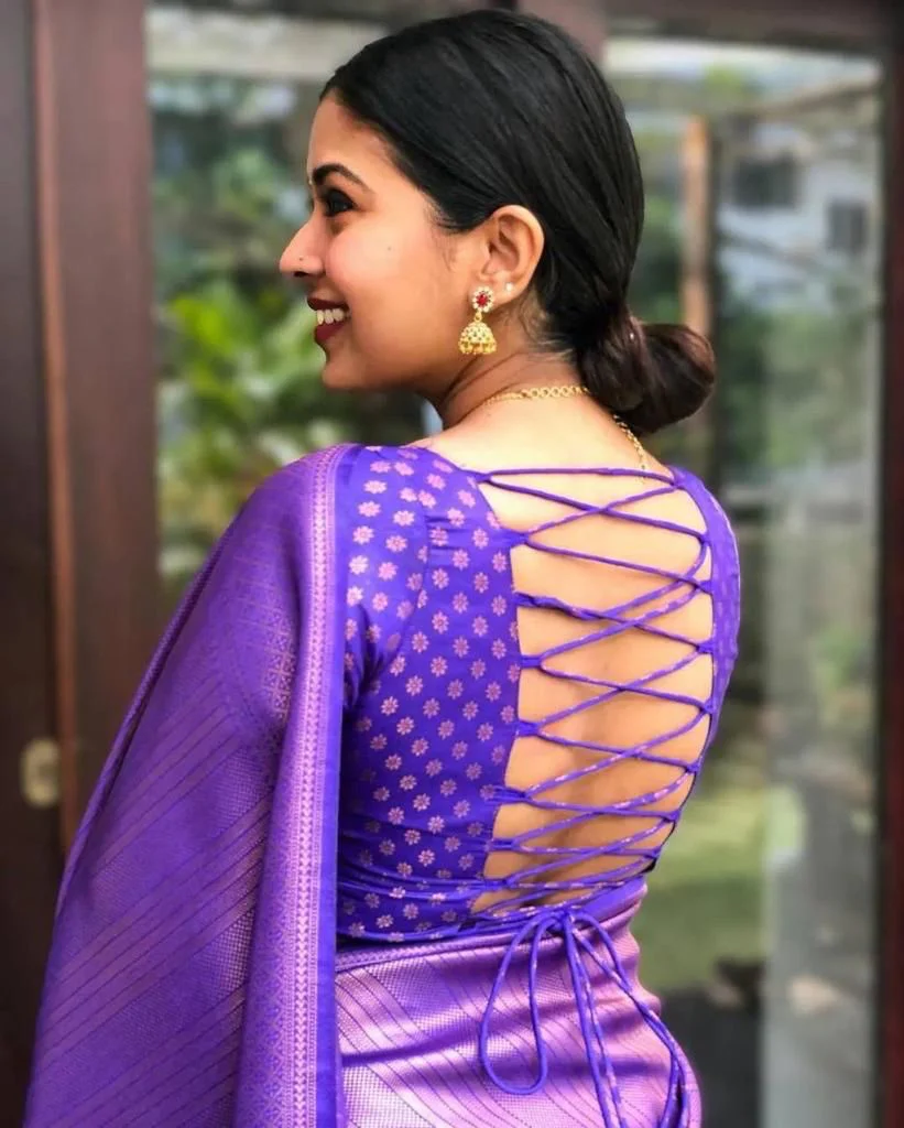 Beautiful Jacquard & Zari Work Silk Saree With Attached Blouse Piece - Image 3