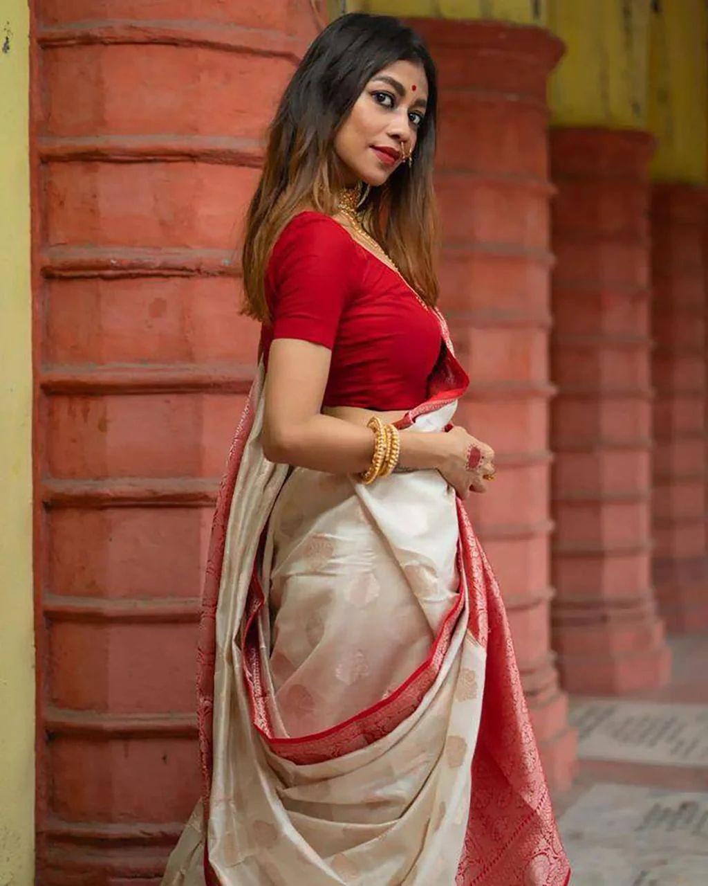 Banarasi Silk Saree With Zari Work & Contrast Border-White & Red - Image 3