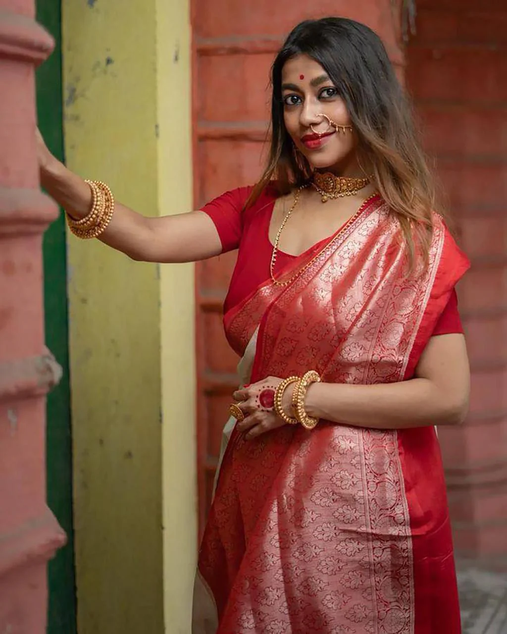 Banarasi Silk Saree With Zari Work & Contrast Border-White & Red - Image 4