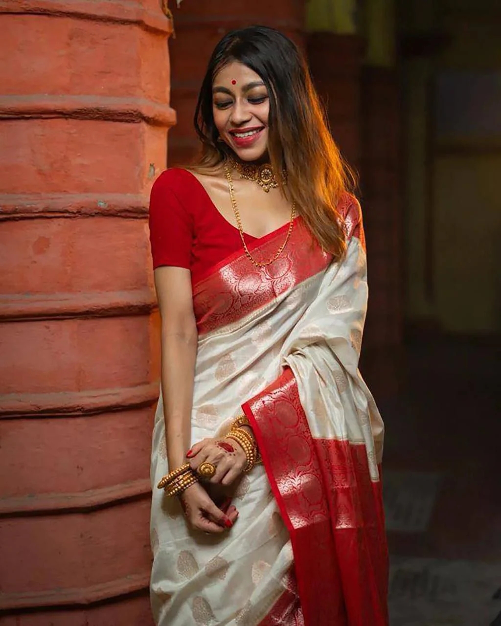 Banarasi Silk Saree With Zari Work & Contrast Border-White & Red - Image 7