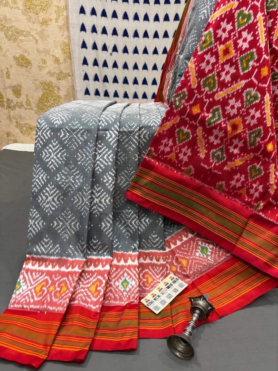 Beautiful Pochampally Ikkat Soft Silk Saree With Golden Zari Border - Image 2
