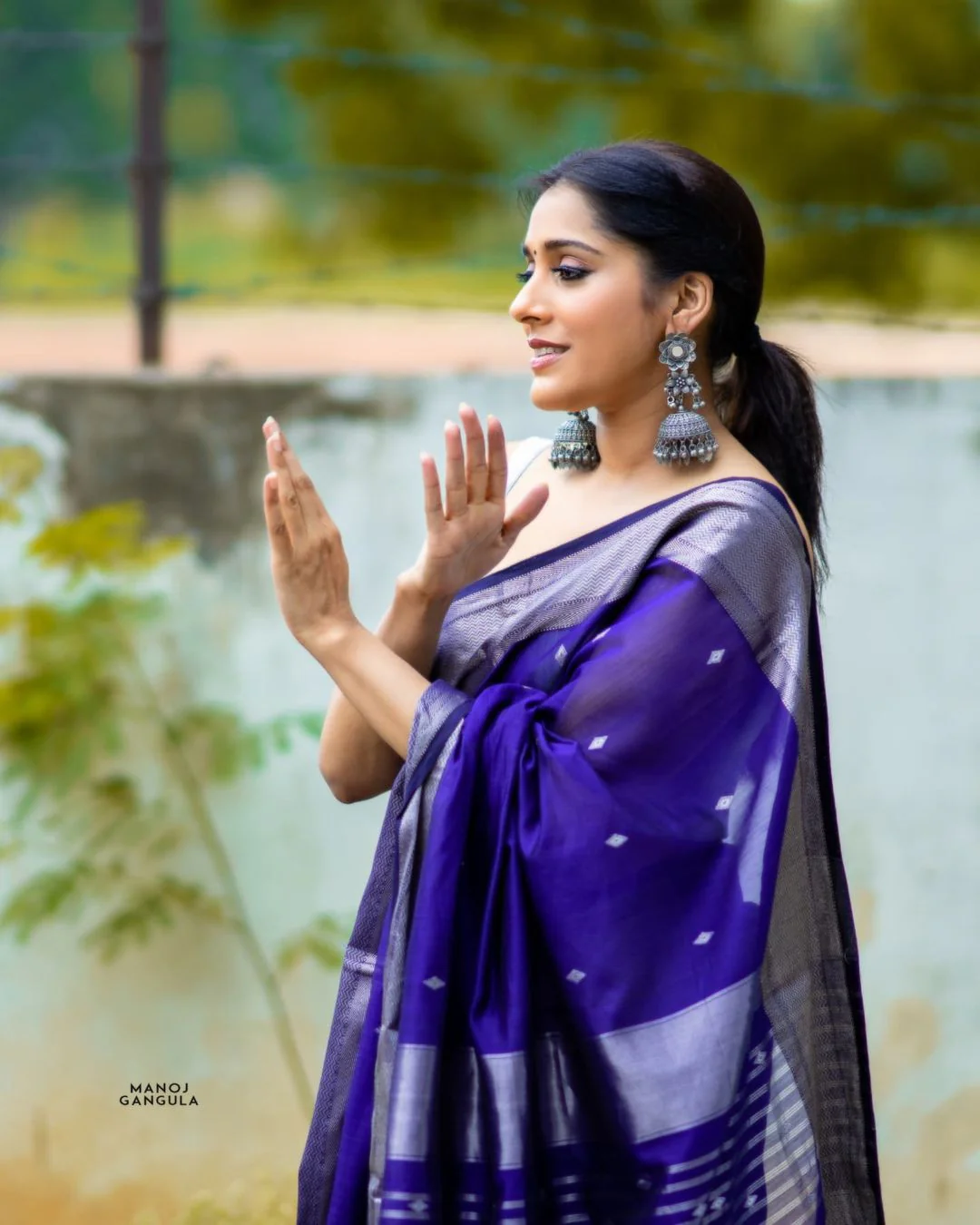 Cetasean Blue Silk Saree With Beautiful Jhalar & Rich Pallu - Image 4
