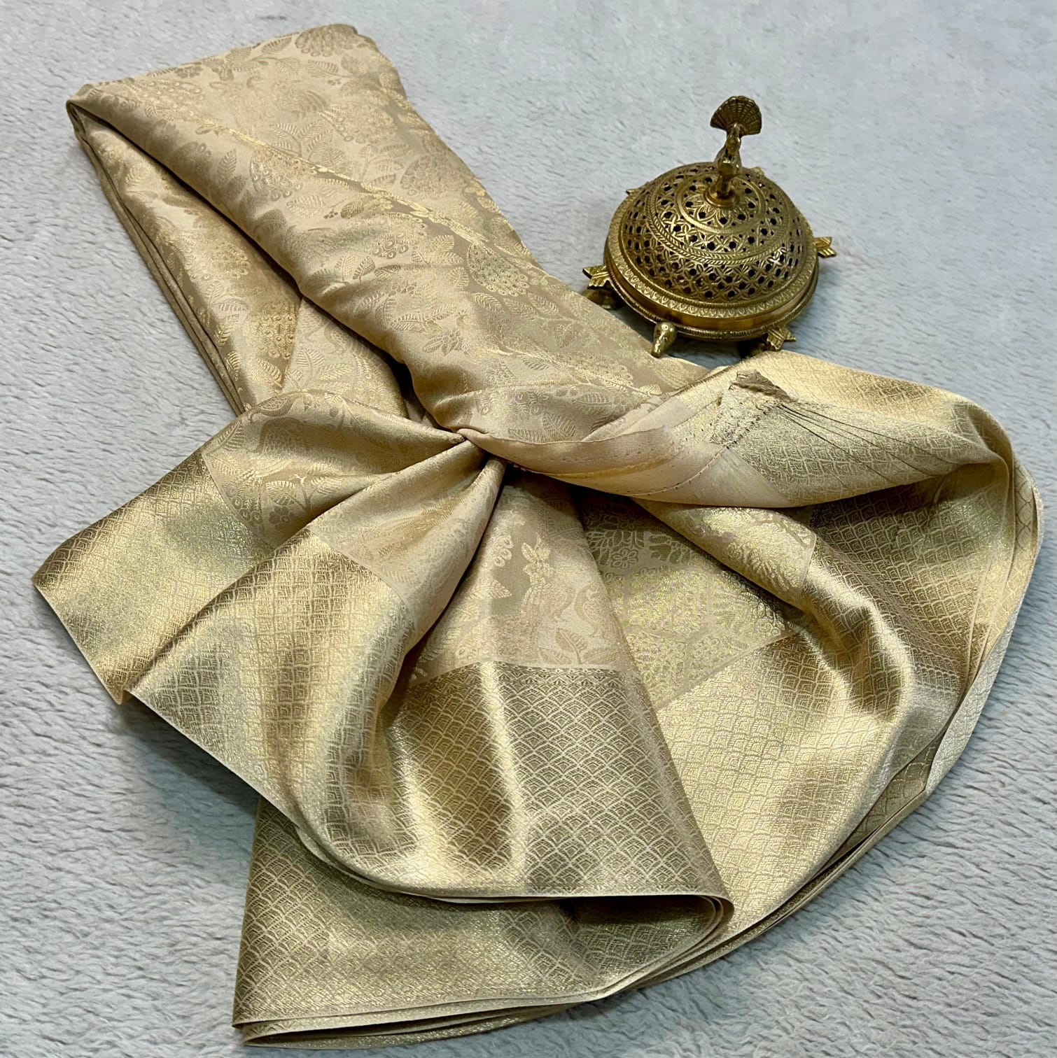 Elegant Dark Vanilla Pure Brocade Mysore Silk Saree With Zari Weaving - Image 2