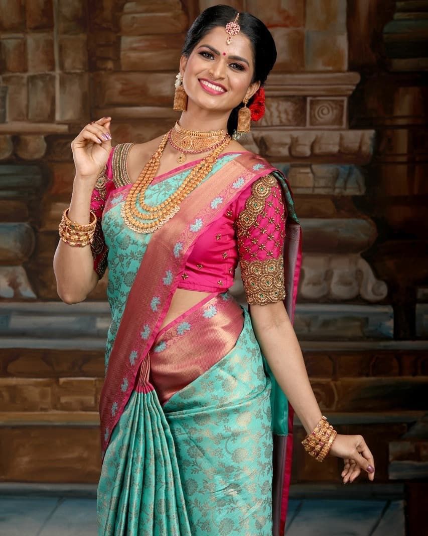 Exclusive Banarasi Silk Saree With All over Jacquard Work & Rich Pallu - Image 4