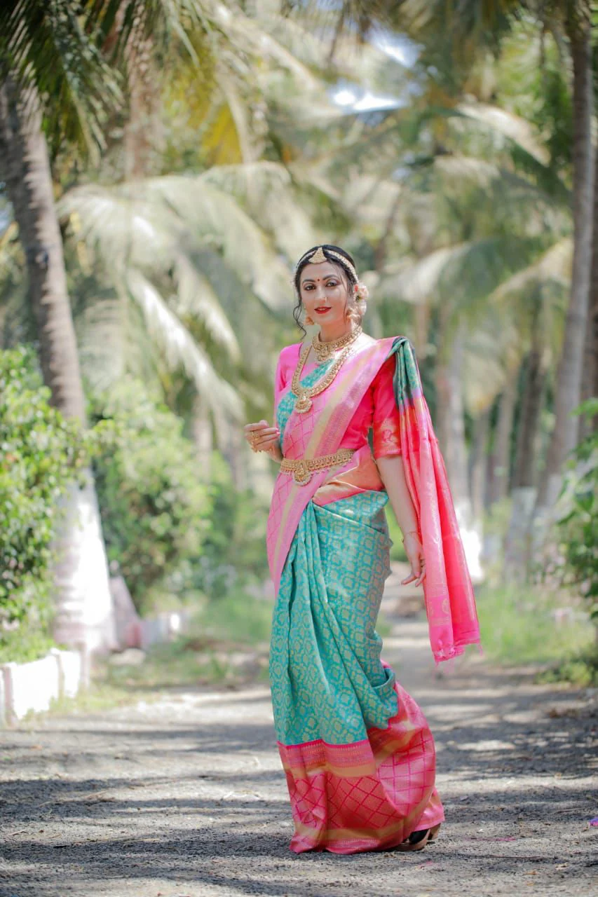 Exclusive Trending Silk Saree With Beautiful Jacquard Work - Image 3