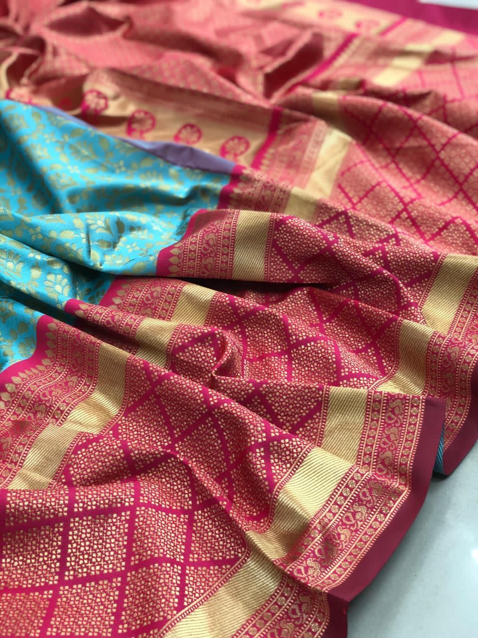 Exclusive Trending Silk Saree With Beautiful Jacquard Work - Image 4