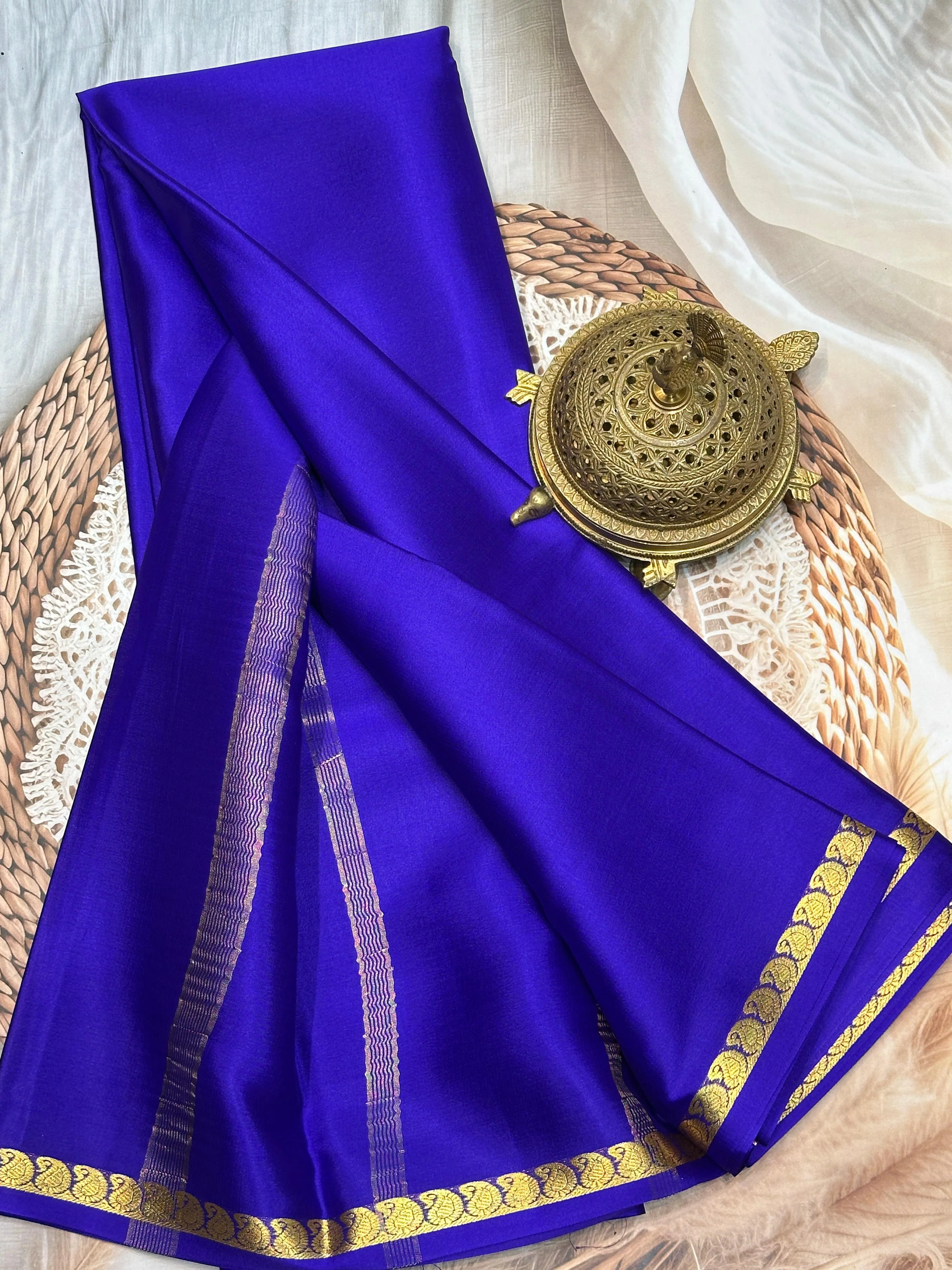 Exclusive Zari Border Plain Traditional Mysore Silk Saree - Image 3