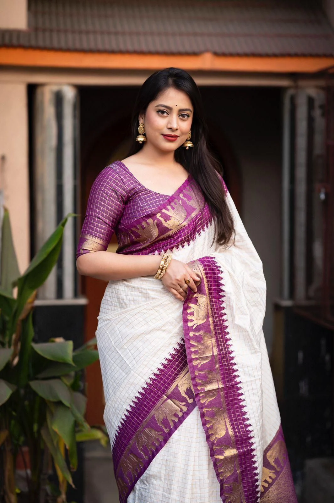 Festival Special Silk Saree With Contrast Zari Border - Image 3