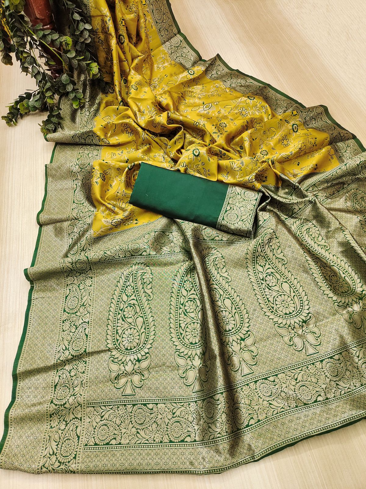 Mustard Yellow Banarasi Silk Saree With Rich Pallu Design - Image 3
