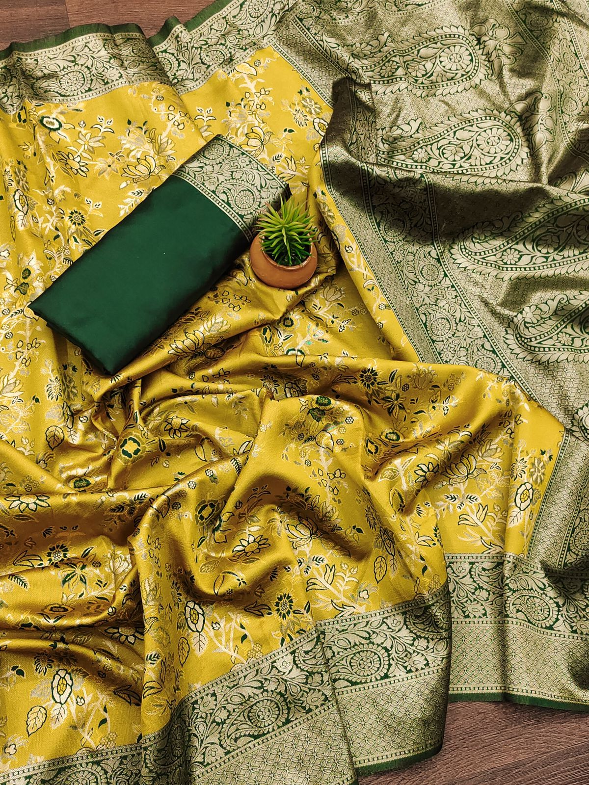 Mustard Yellow Banarasi Silk Saree With Rich Pallu Design - Image 4