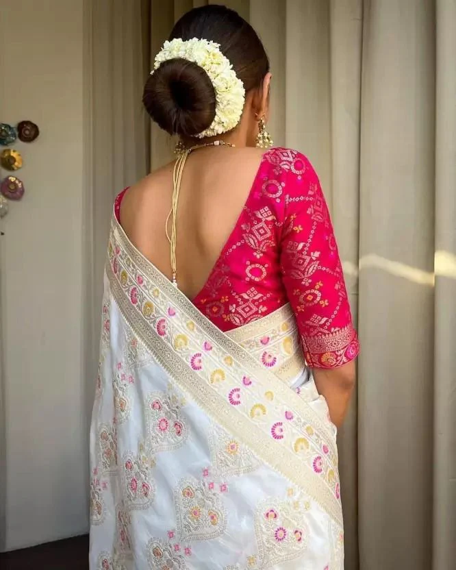Floral Weaving Kanjivaram Saree With Zari & Jacqaurd Work - Image 3