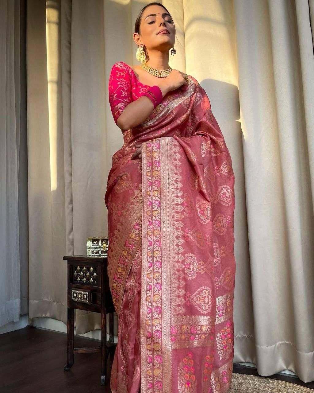 Floral Weaving Kanjivaram Saree With Zari & Jacqaurd Work - Image 4