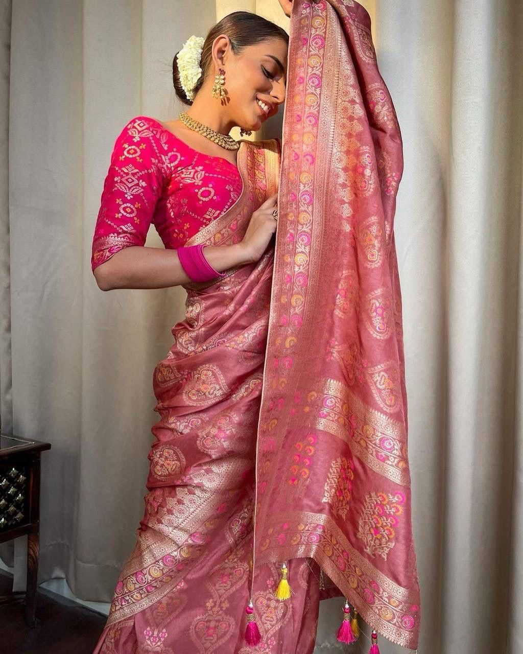 Floral Weaving Kanjivaram Saree With Zari & Jacqaurd Work - Image 5