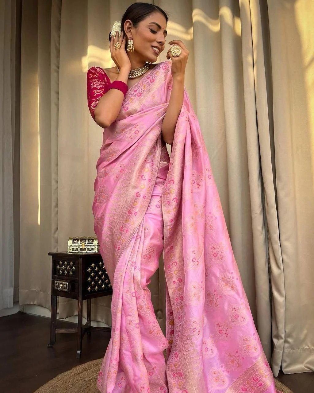 Floral Weaving Kanjivaram Saree With Zari & Jacqaurd Work - Image 6