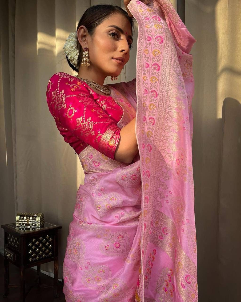 Floral Weaving Kanjivaram Saree With Zari & Jacqaurd Work - Image 7