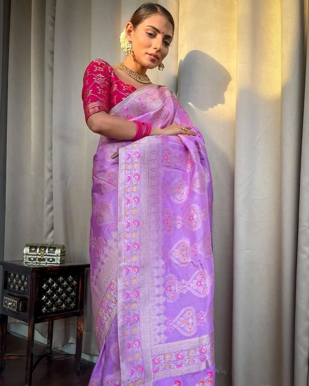 Floral Weaving Kanjivaram Saree With Zari & Jacqaurd Work - Image 8