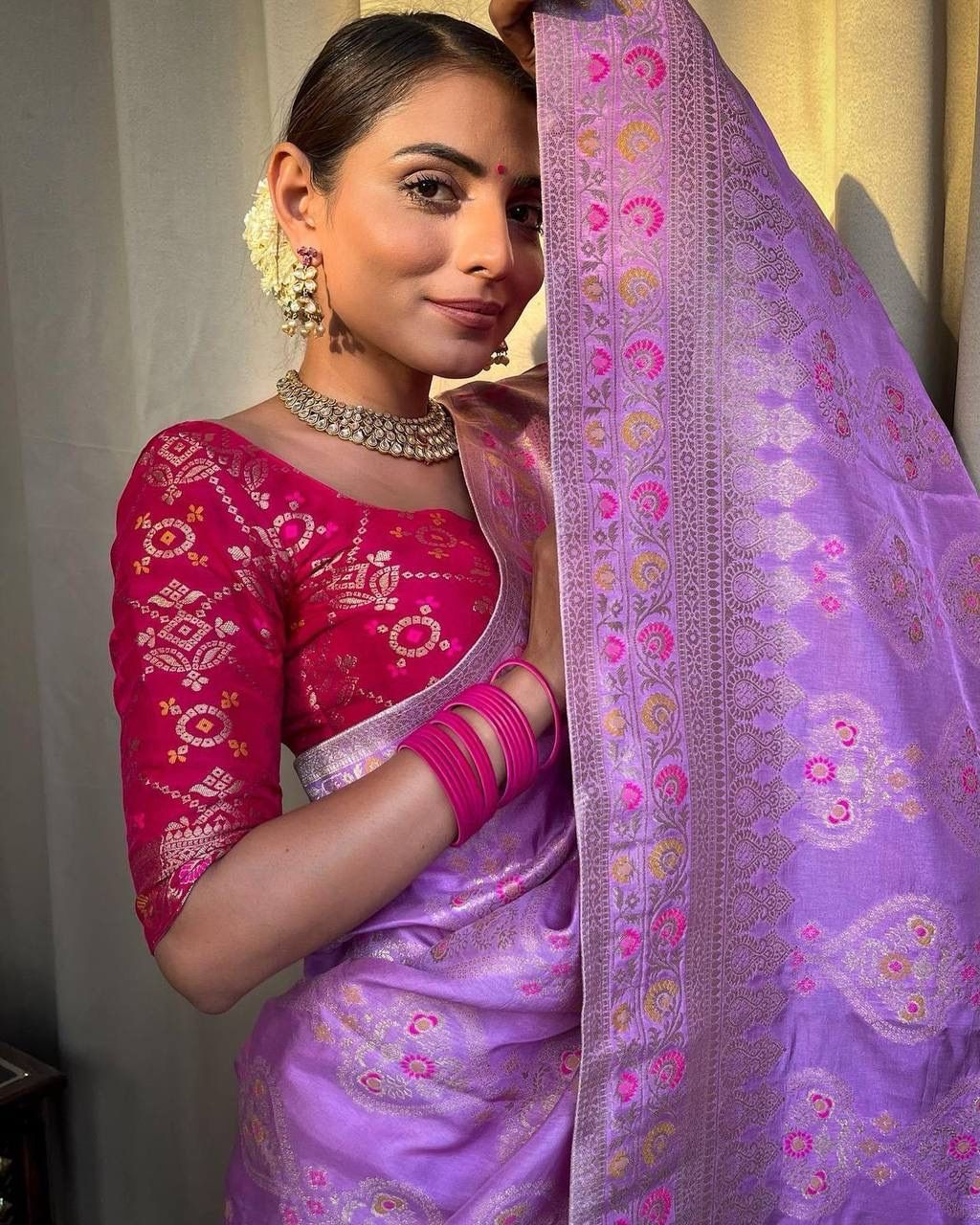 Floral Weaving Kanjivaram Saree With Zari & Jacqaurd Work - Image 9