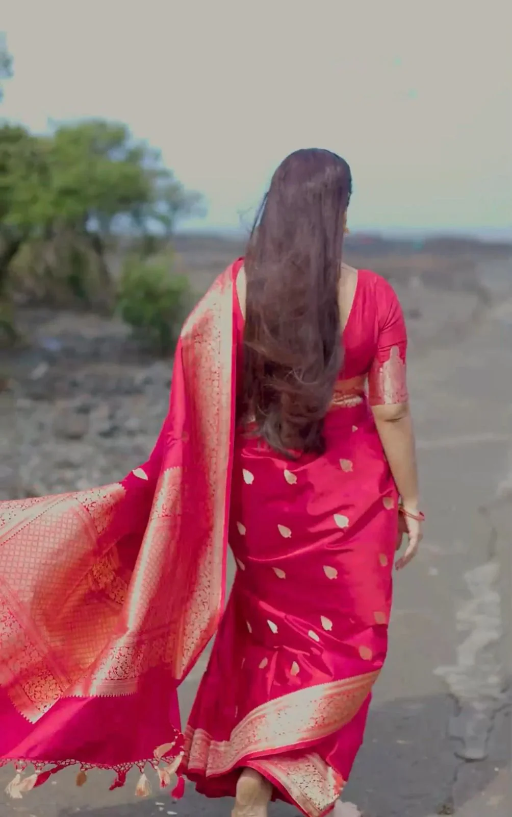 Folly Red Silk Saree With Beautiful Tassels & Blouse Piece - Image 3