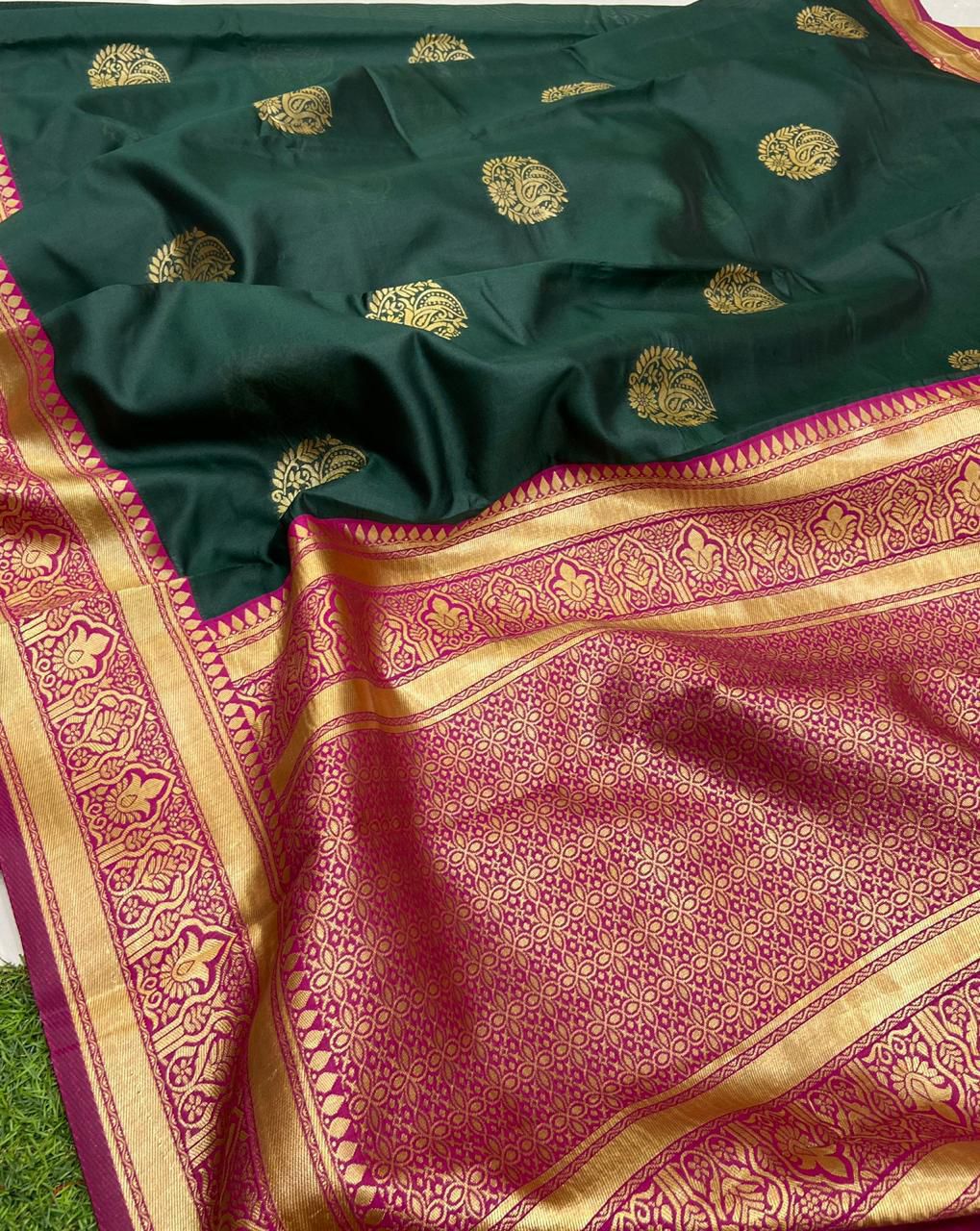 Heavy Jacquard Work Banarasi Silk Saree With Rich Pallu - Image 3