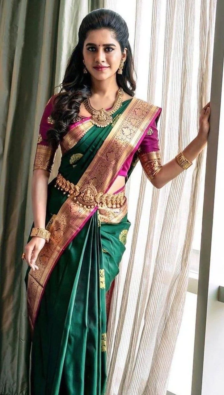 Heavy Jacquard Work Banarasi Silk Saree With Rich Pallu - Image 6