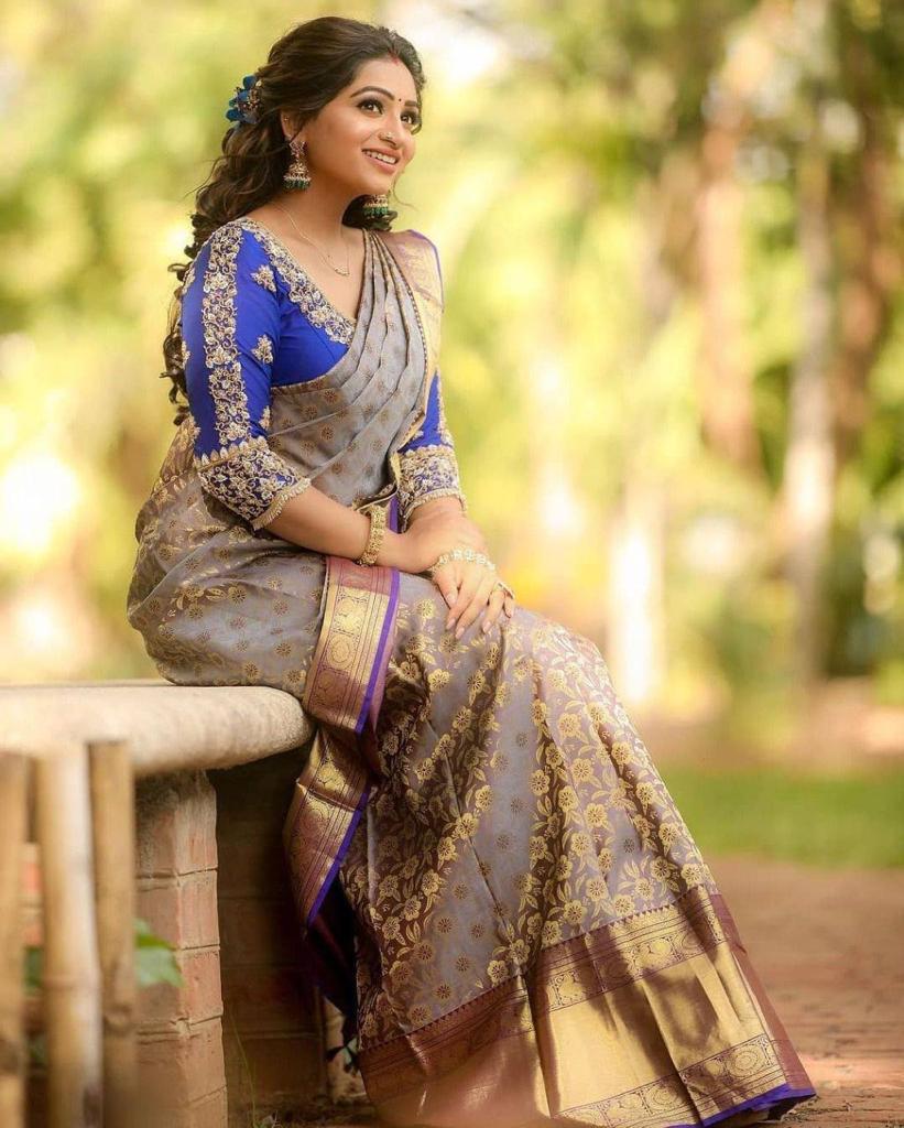 Heavy Work latest Silk Saree With Full Jacquard & Dual Blouse - Image 4