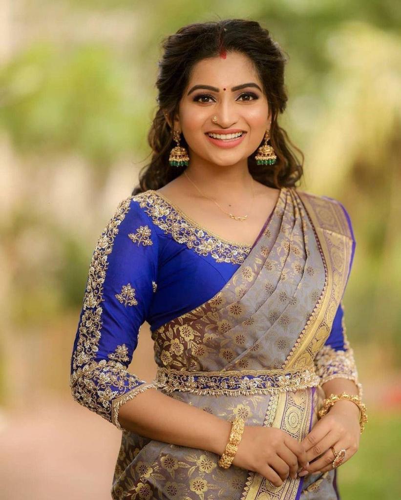 Heavy Work latest Silk Saree With Full Jacquard & Dual Blouse - Image 5
