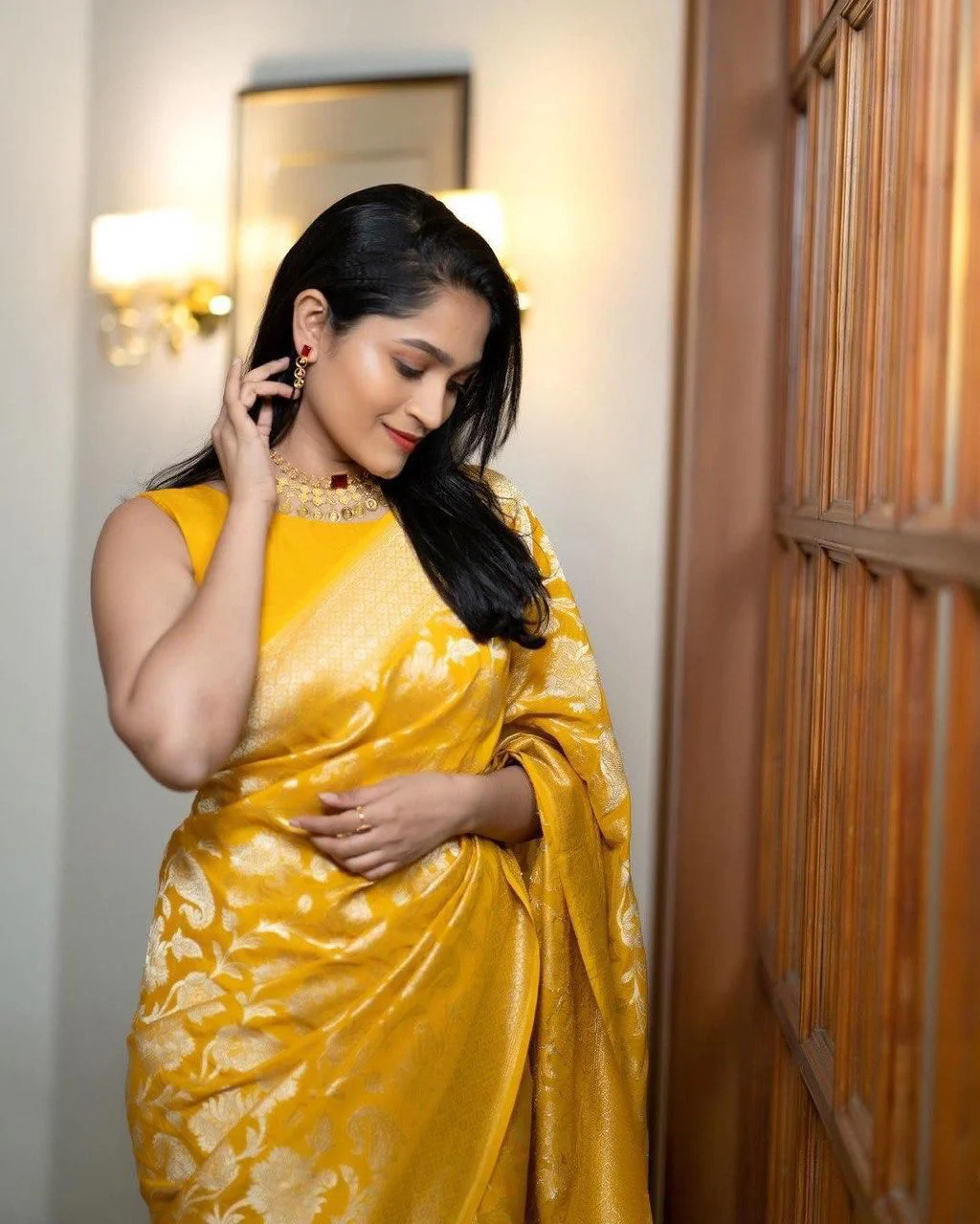 Yellow and Gold-Toned Floral Zari Kanjivaram Saree - Image 4