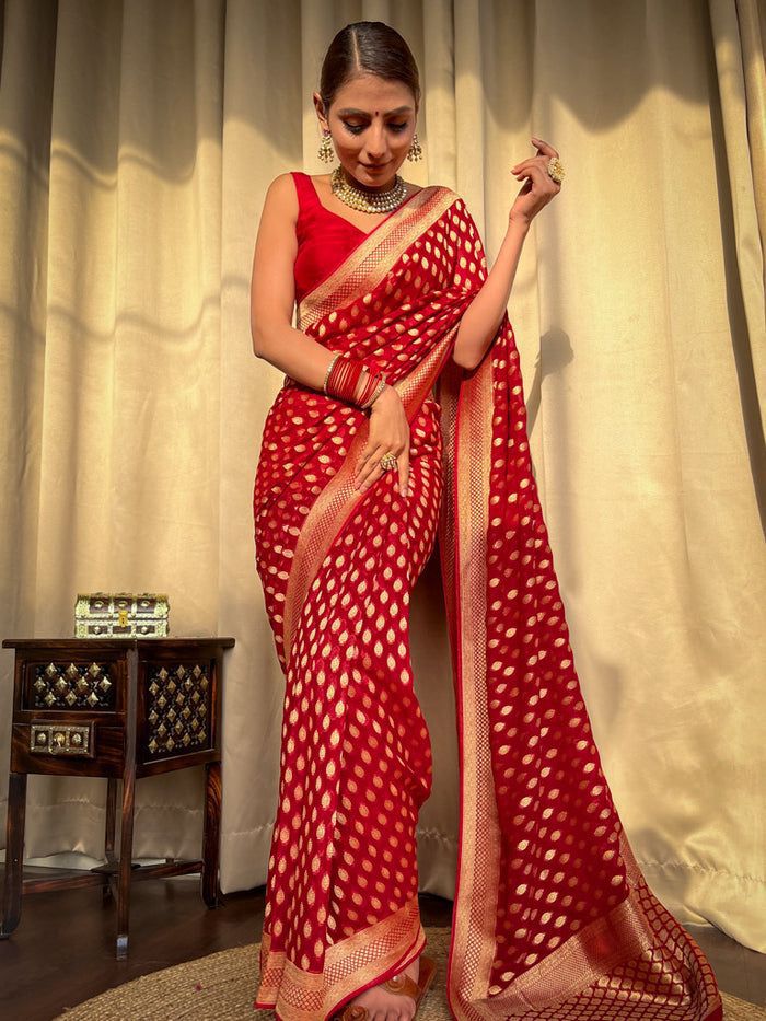 Latest Trending Woven Banarasi Silk Saree With Contrast Border - Image 10