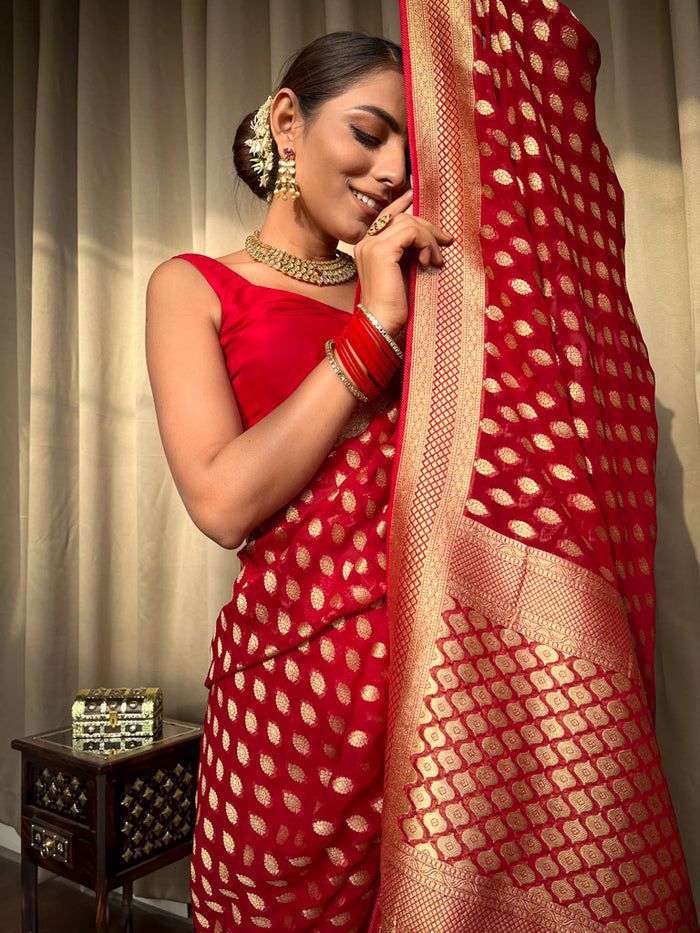 Latest Trending Woven Banarasi Silk Saree With Contrast Border - Image 11