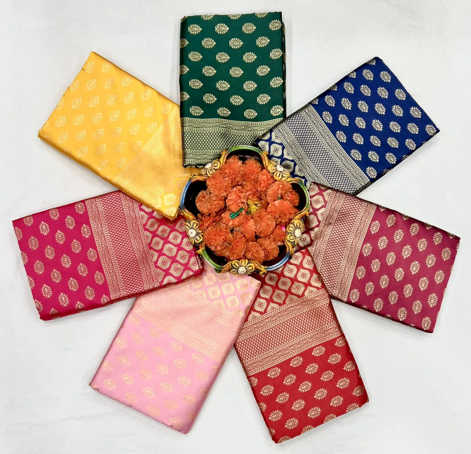Latest Trending Woven Banarasi Silk Saree With Contrast Border - Image 14