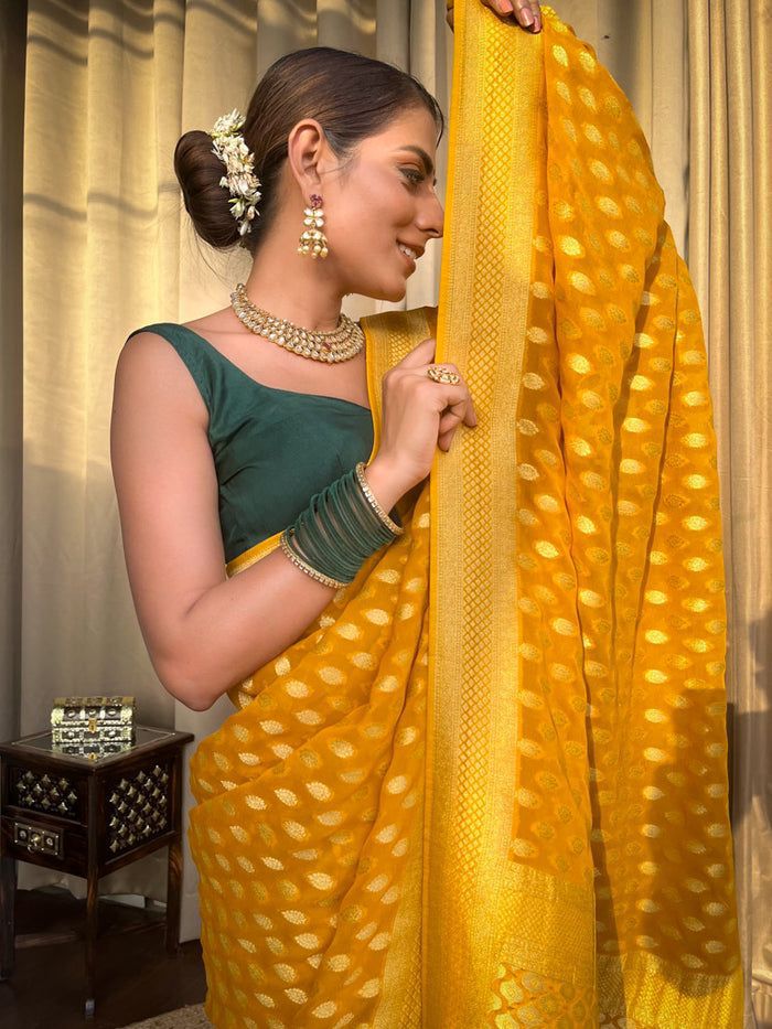 Latest Trending Woven Banarasi Silk Saree With Contrast Border - Image 3