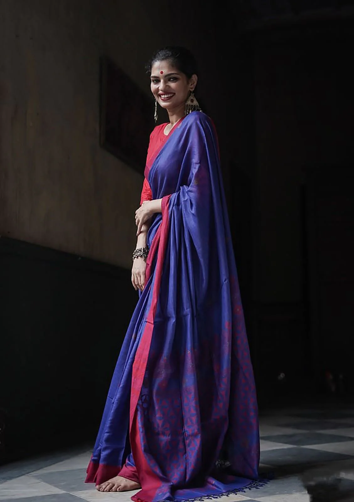 Latest Trending Linen Saree With Rich Pallu Design - Image 3