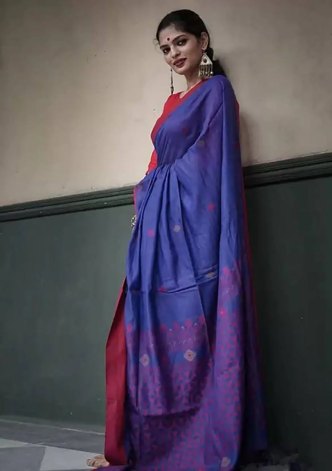 Latest Trending Linen Saree With Rich Pallu Design - Image 5