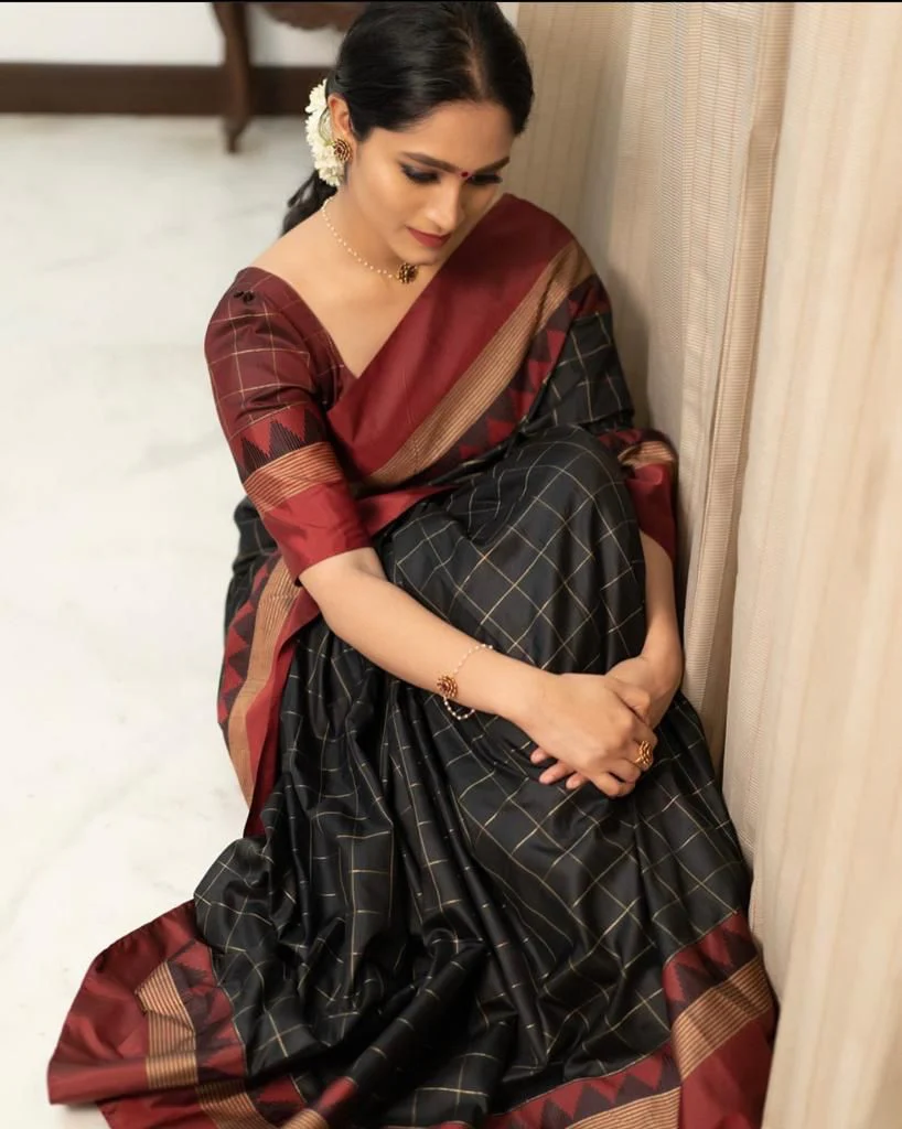 Marvellous Black Silk Saree With Fabulas Blouse Piece - Image 2
