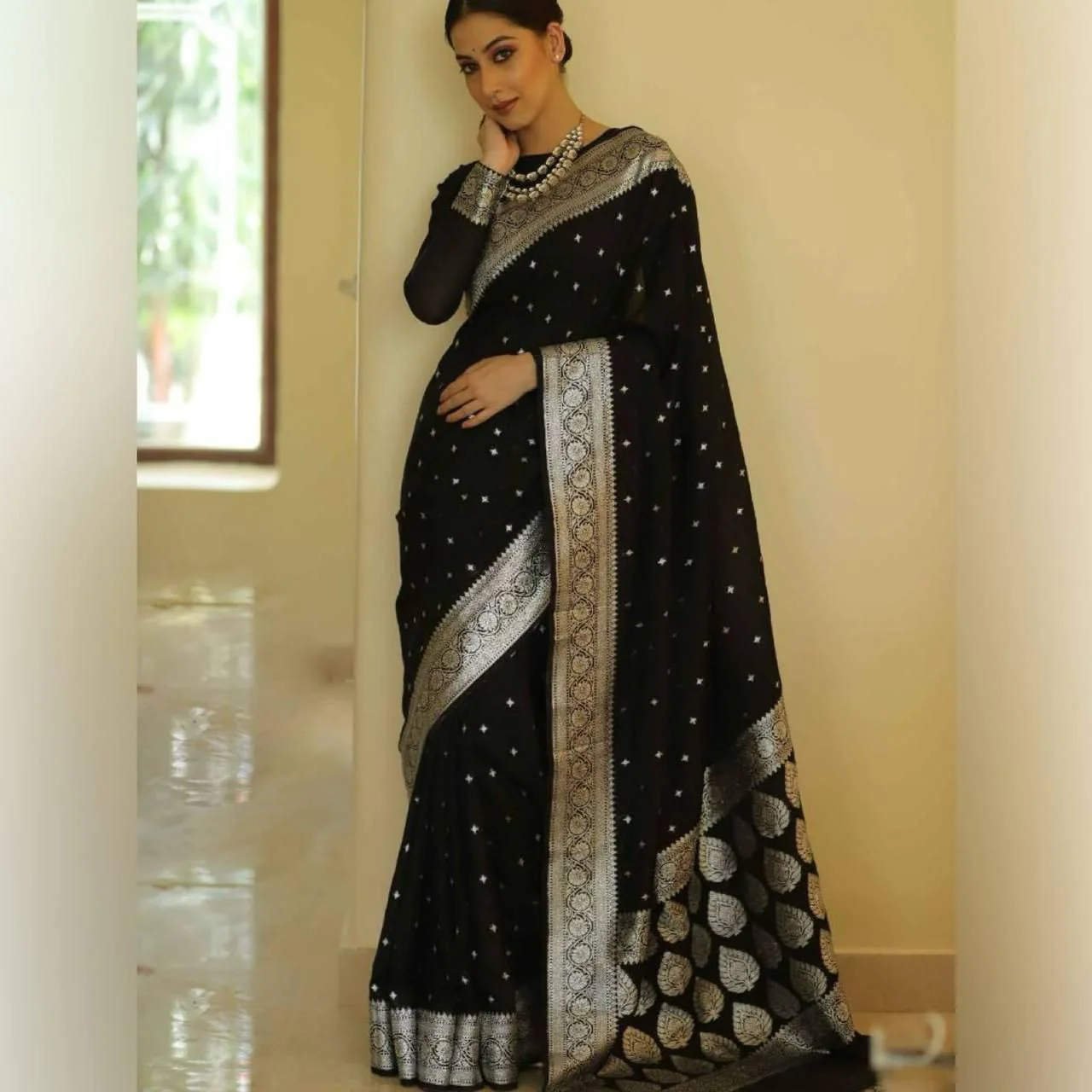 Mesmerizing Silk Saree With Rich Pallu & Silver Zari Work