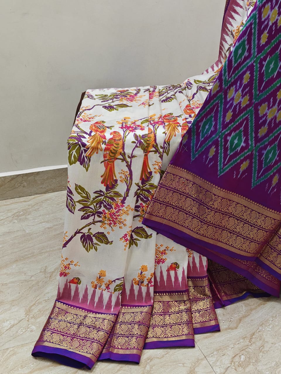 New Pochampally Ikkat Handloom Soft Silk Saree With Blouse Piece - Image 2