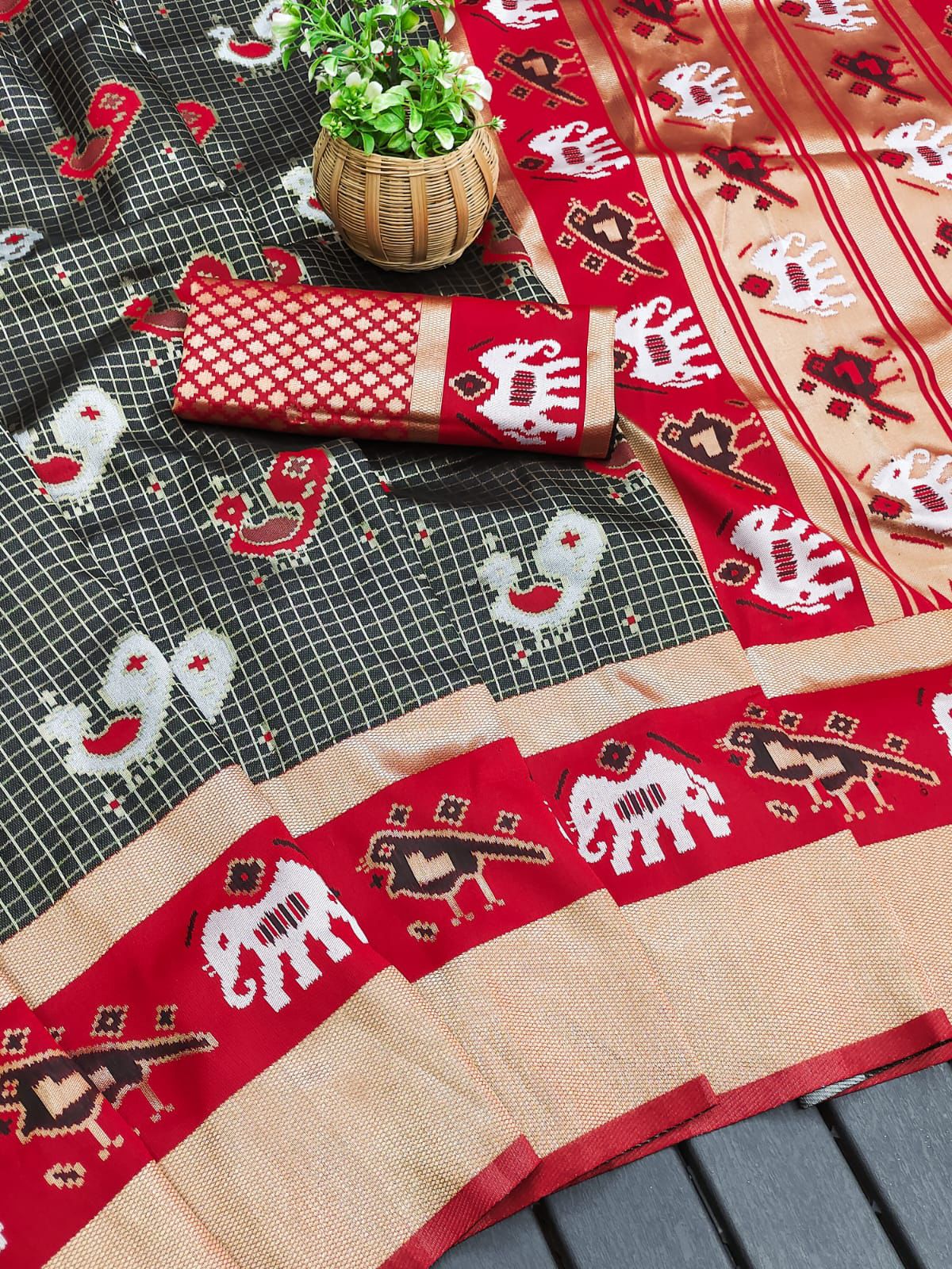 Prominent Soft Silk Saree With Blissful Blouse Piece - Image 11