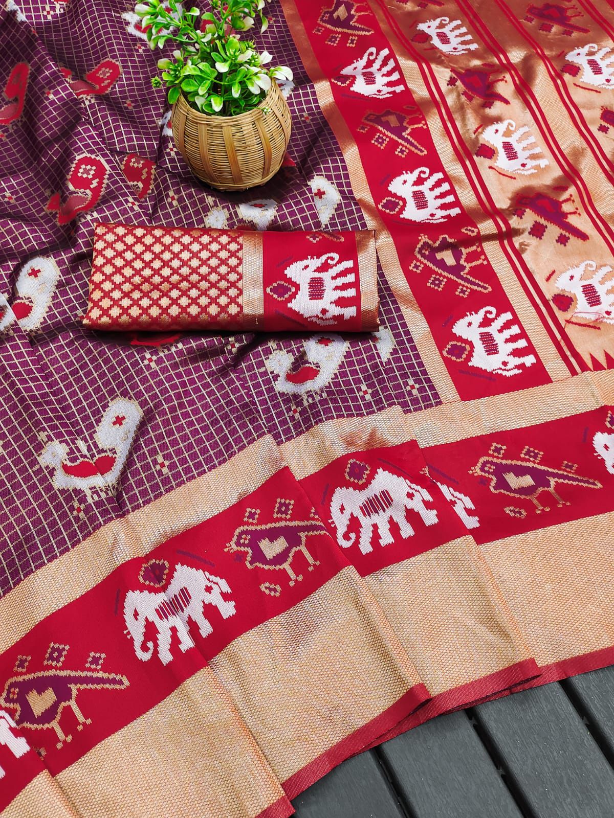 Prominent Soft Silk Saree With Blissful Blouse Piece - Image 4