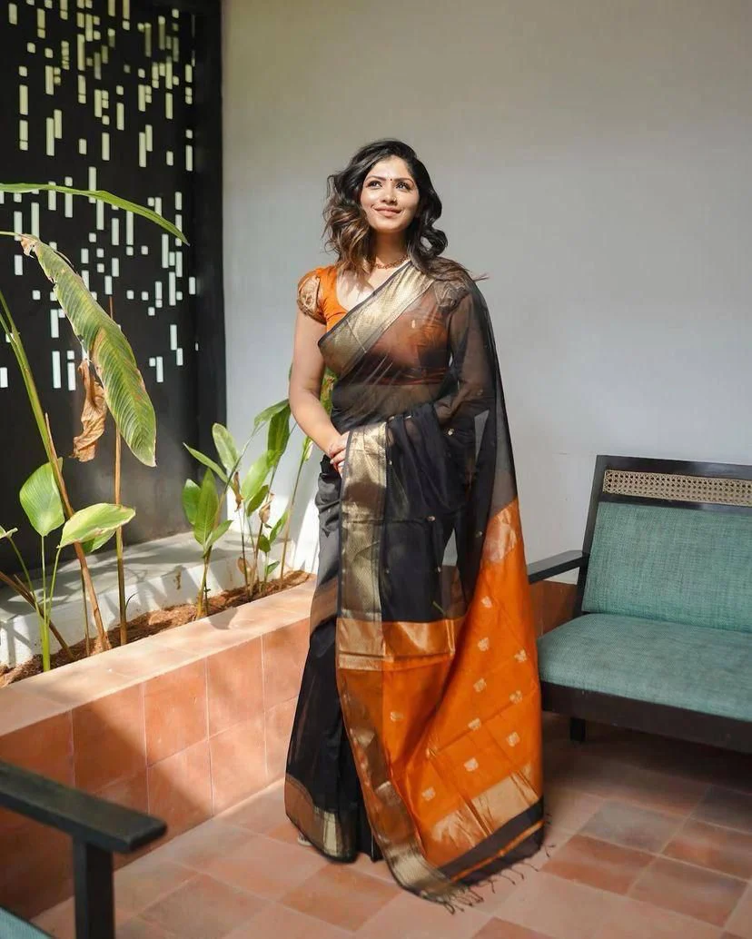 Red & Black Linen Saree With Zari Weaving Work - Image 5