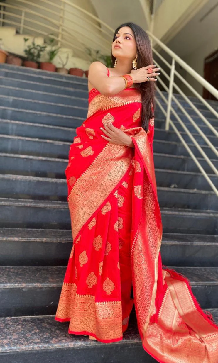 Rich Pallu Design Work Zari Woven Silk Saree - Image 4