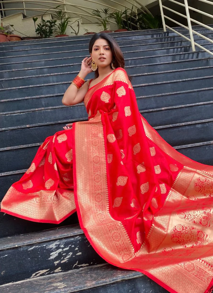 Rich Pallu Design Work Zari Woven Silk Saree - Image 5