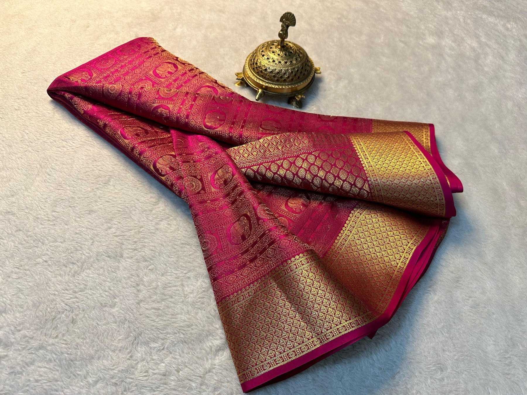 Rose Red Color Pure Mysore Rich Pallu Silk Saree With Golden Zari Work - Image 2