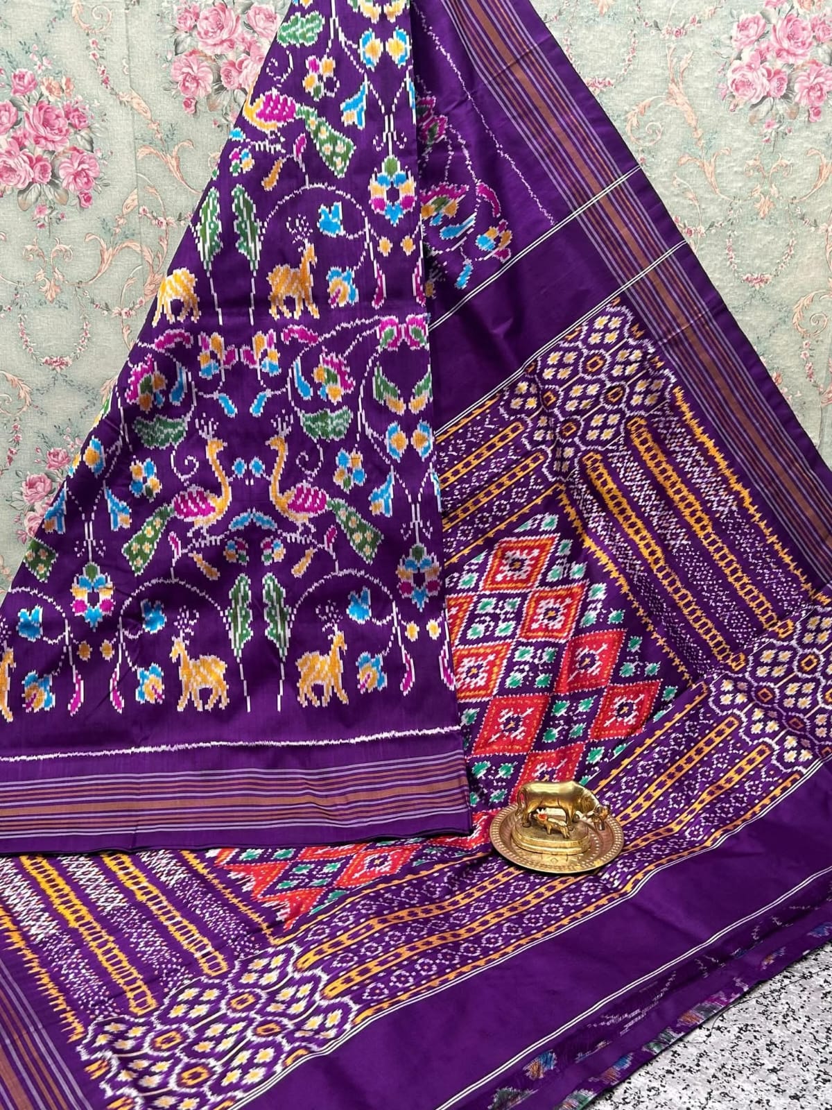 Traditional Ikkat Patola Handloom Soft Silk Saree - Image 3
