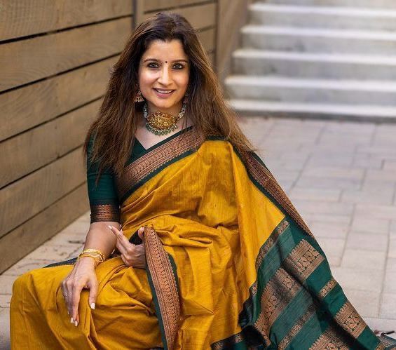 Trending Silk Saree With Contrast Zari & Jacqaurd Border - Image 3