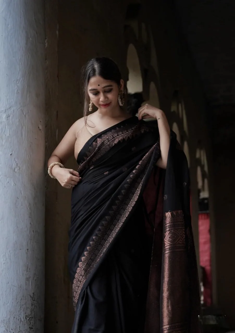 Vampire Black Silk Saree With Beautiful Zari Border & Rich Jacqaurd Pallu