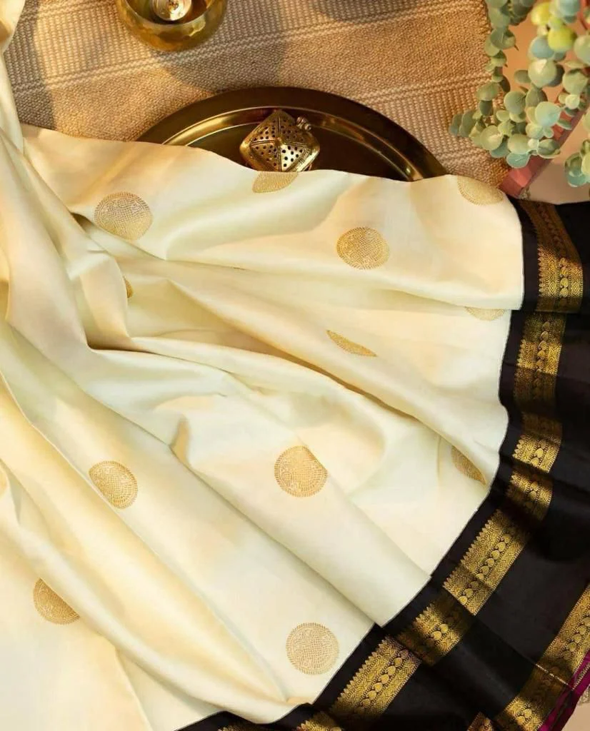 White & Black Color Kanjivaram Silk Jacquard Work Saree With Golden Zari Weaving - Image 4