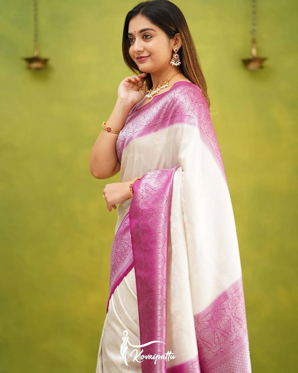 Women Zari Work Kanjivaram Silk Designer Saree - Image 4