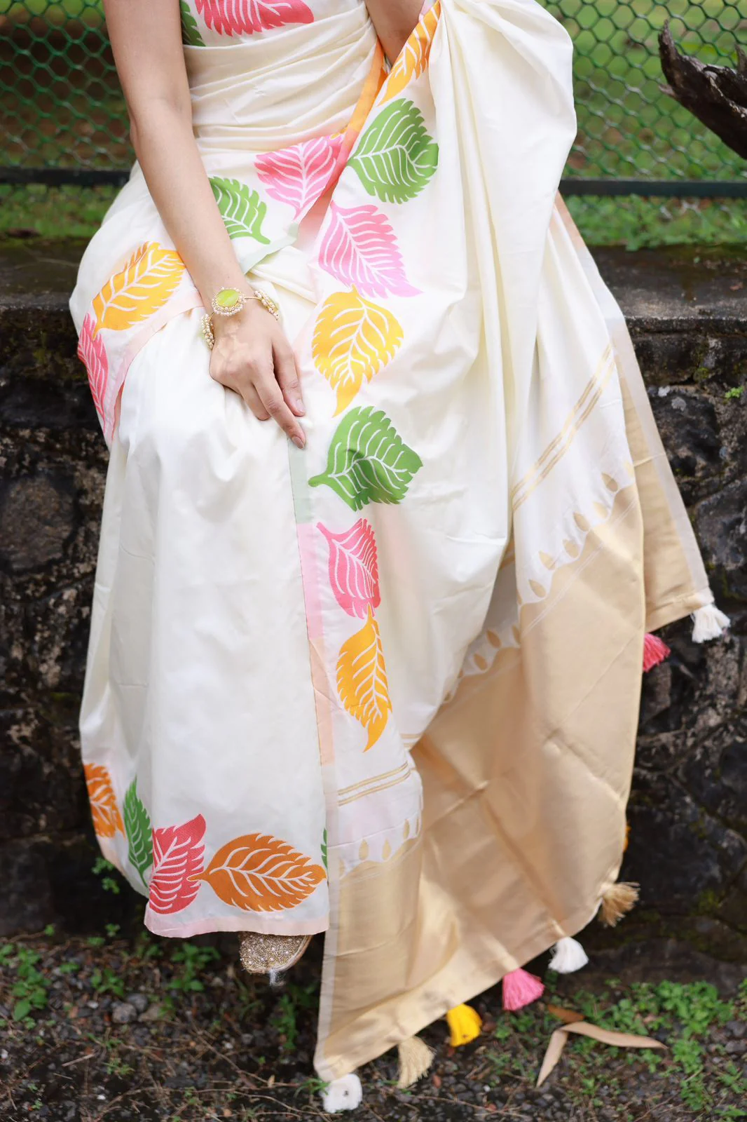 Woven Banarasi Saree with Leaf Contrast Border - Image 3