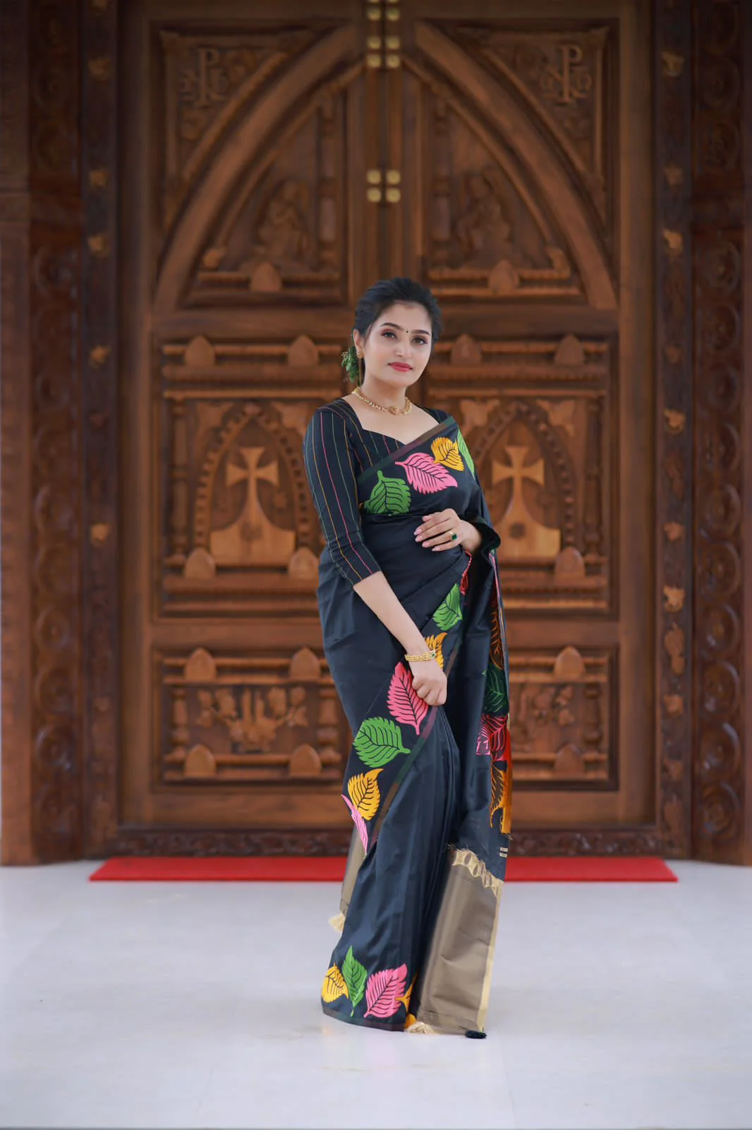 Woven Banarasi Saree with Leaf Contrast Border - Image 5