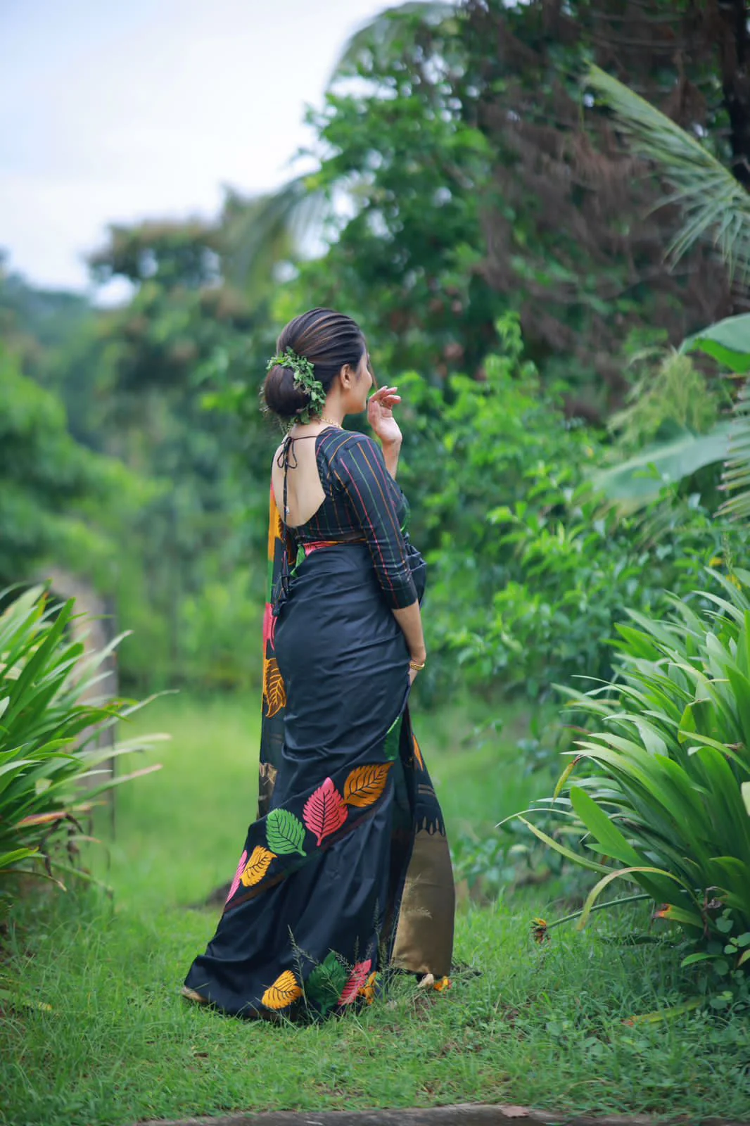 Woven Banarasi Saree with Leaf Contrast Border - Image 7